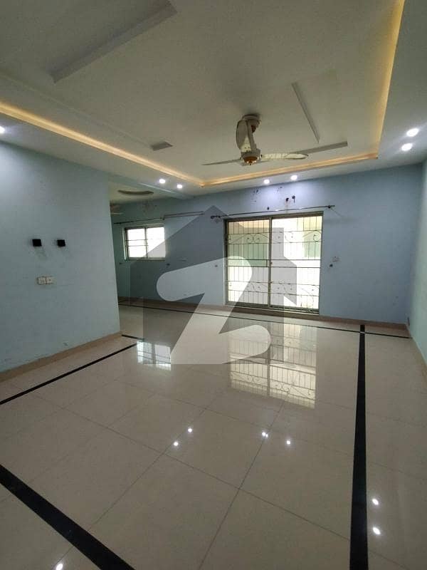 1 kinal upper portion available for Rent