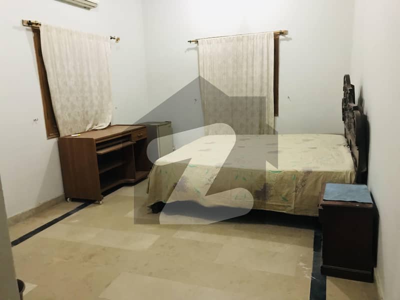 1000 Yard House Paying Guest 1 Masterfile Bedroom With Spacious Washroom Car Parking
