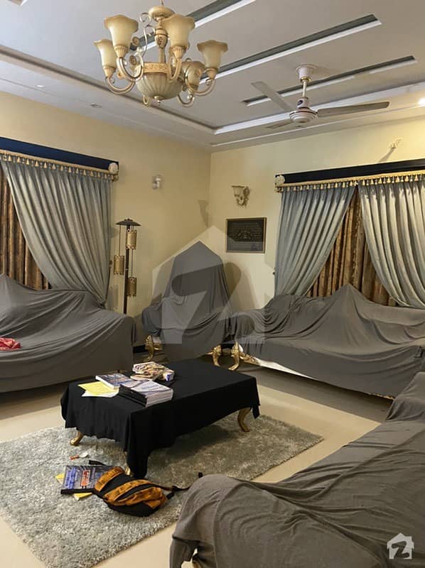 گلستانِ جوہر کراچی میں 8 کمروں کا 16 مرلہ مکان 7.8 کروڑ میں برائے فروخت۔