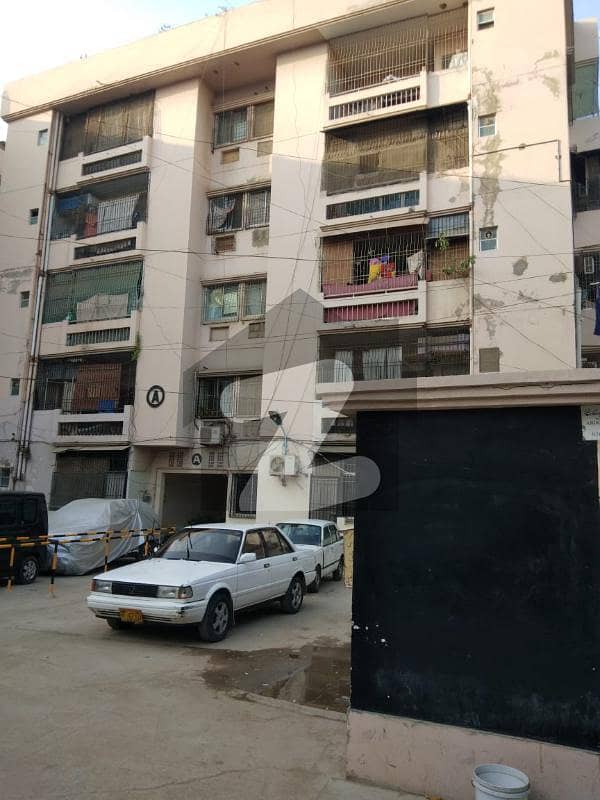 گلستانِِ جوہر ۔ بلاک 10 گلستانِ جوہر کراچی میں 2 کمروں کا 4 مرلہ فلیٹ 75 لاکھ میں برائے فروخت۔