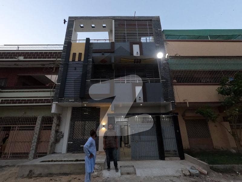 گلستانِِ جوہر ۔ بلاک 7 گلستانِ جوہر کراچی میں 6 کمروں کا 5 مرلہ مکان 1 لاکھ میں کرایہ پر دستیاب ہے۔