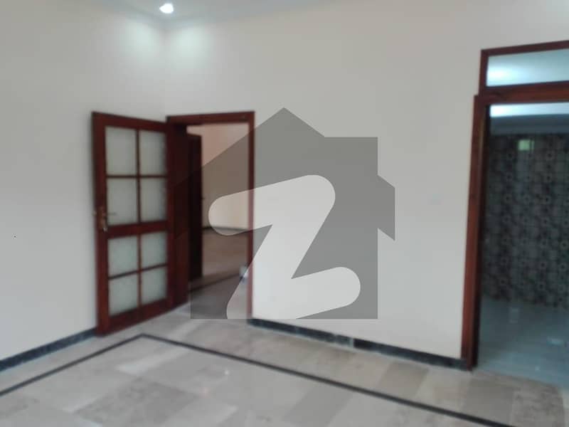 10 Marla House Ideally Situated In Habibullah Colony