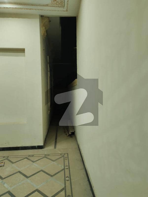 الرحمان گارڈن فیز 2 الرحمان گارڈن لاہور میں 4 کمروں کا 6 مرلہ مکان 45 ہزار میں کرایہ پر دستیاب ہے۔