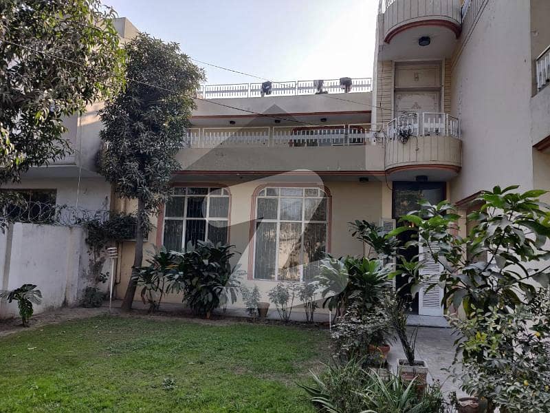 ٹاؤن شپ ۔ سیکٹر سی 1 ٹاؤن شپ لاہور میں 6 کمروں کا 1.5 کنال مکان 1.6 لاکھ میں کرایہ پر دستیاب ہے۔