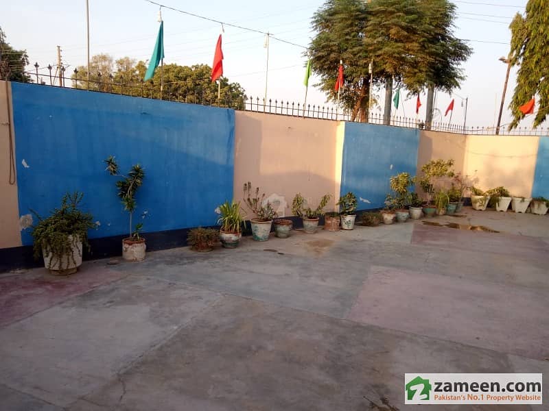 School Building For Sale In Gulshan-e-Hadeed