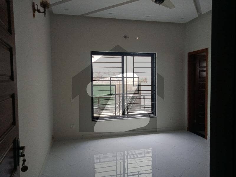بحریہ ٹاؤن فیز 7 بحریہ ٹاؤن راولپنڈی راولپنڈی میں 5 کمروں کا 10 مرلہ مکان 4.1 کروڑ میں برائے فروخت۔