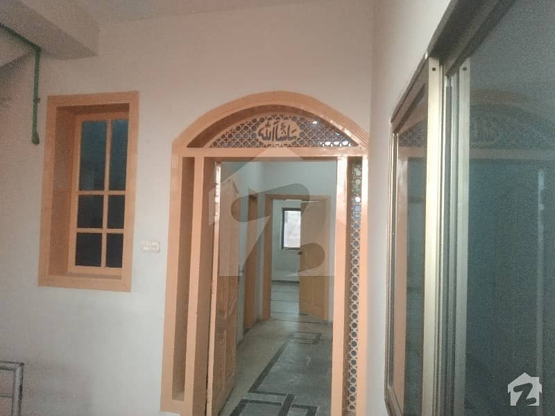 راحت آباد پشاور میں 3 کمروں کا 5 مرلہ بالائی پورشن 25 ہزار میں کرایہ پر دستیاب ہے۔