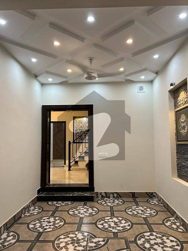 پارک ویو سٹی - ٹیولپ بلاک پارک ویو سٹی لاہور میں 4 کمروں کا 5 مرلہ مکان 1.7 کروڑ میں برائے فروخت۔