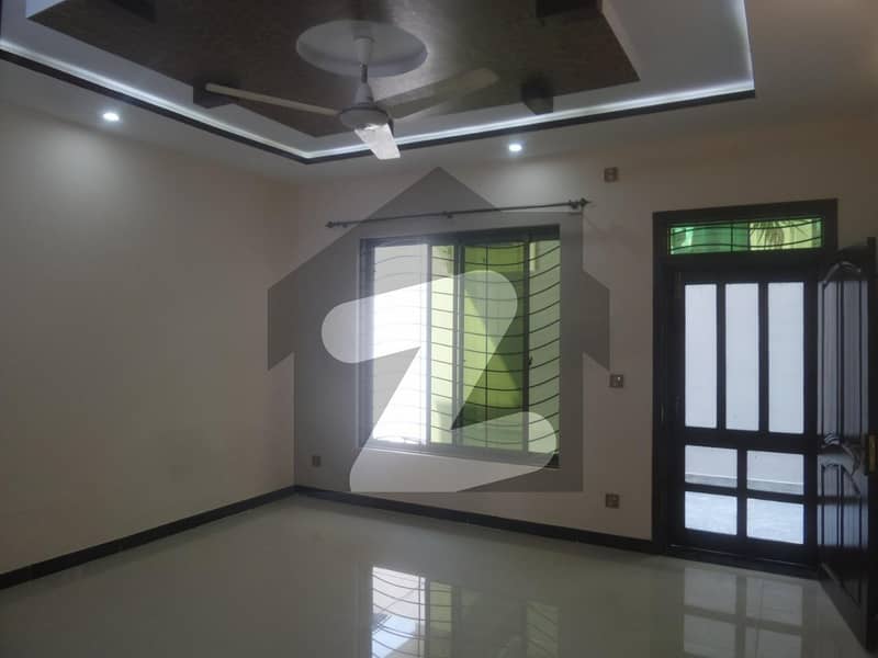 In I-8 Upper Portion Sized 1 Kanal For rent