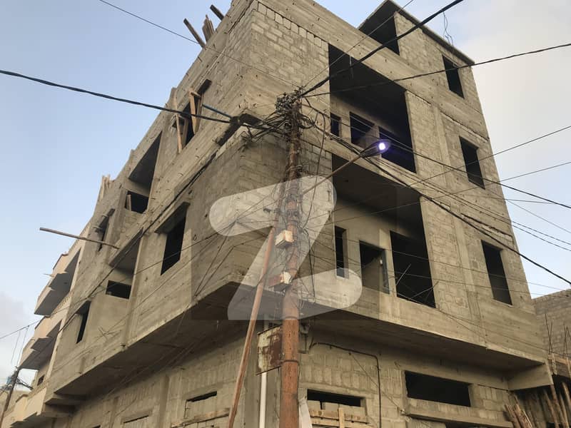 لکھنؤ سوسائٹی کورنگی کراچی میں 9 کمروں کا 4 مرلہ مکان 3 کروڑ میں برائے فروخت۔