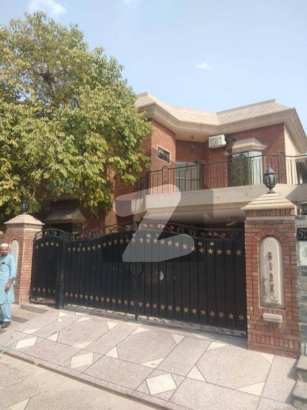 1-Kanal 6 Years Used Well Maintained Bungalow for Sale at DHA Lahore