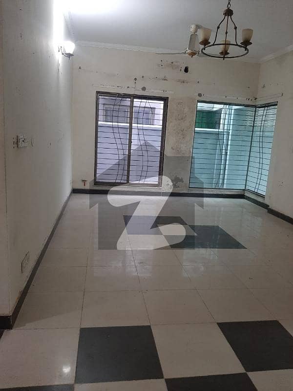 Farooq Associates Best Location Apartment Offer 3rd Floor 70000 For Rent In Askari 11