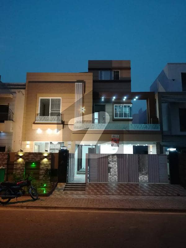 10 MARLA BRAND NEW HOUSE 60 FEET WIDE MAIN ROAD FOR SALE IN RAFI BLOCK SECTOR E BAHRIA TOWN LAHORE