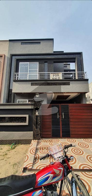 5 Marla Brand New Designer House Very Solid Construction Hot Location Near Every Facility Of Life Reasonable Price In Paragon City