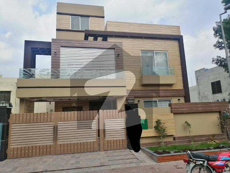 A BEAUTIFUL 10 MARLA HOUSE FOR SALE IN RAFI BLOCK SECTOR E BAHRIA TOWN LAHORE