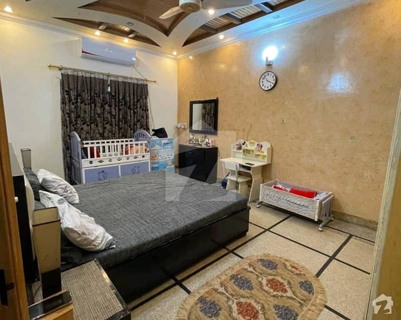 علامہ اقبال ٹاؤن لاہور میں 5 کمروں کا 10 مرلہ مکان 3.5 کروڑ میں برائے فروخت۔