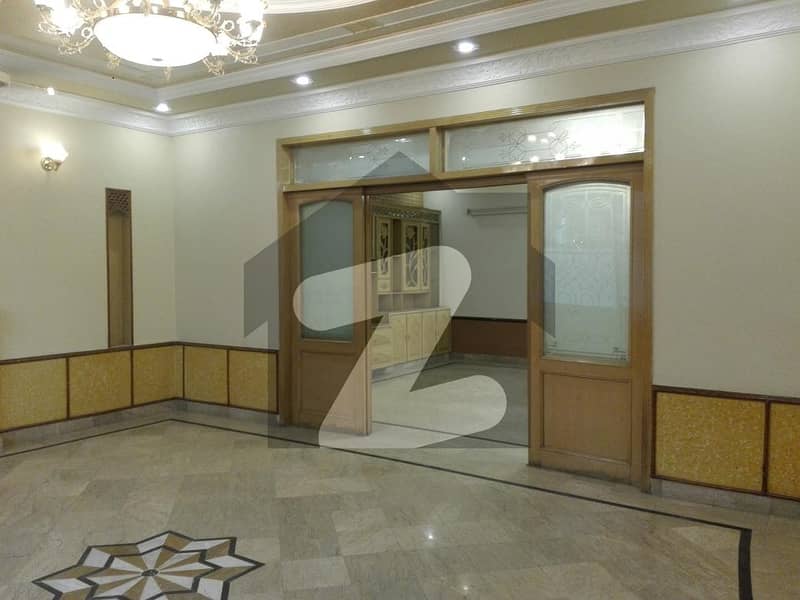 10 Marla Lower Portion For Rent In Beautiful Allama Iqbal Town