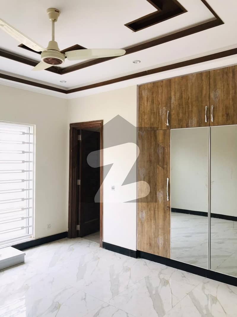 A Palatial Residence For Sale In Imperial Garden Homes Lahore