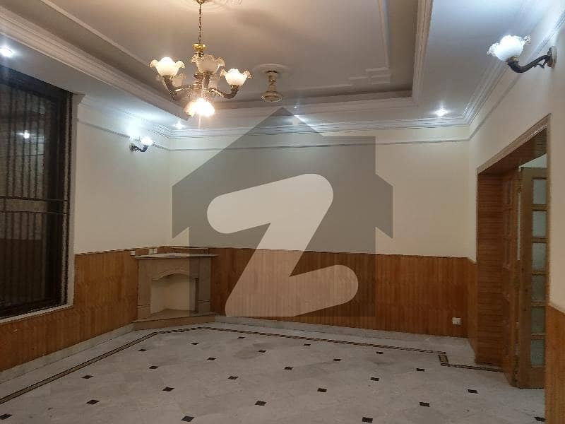 ایف ۔ 11/2 ایف ۔ 11 اسلام آباد میں 6 کمروں کا 15 مرلہ مکان 3.5 لاکھ میں کرایہ پر دستیاب ہے۔