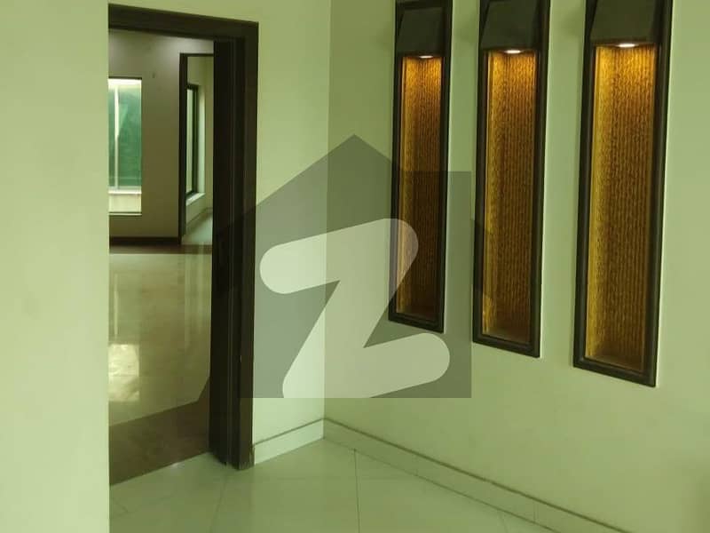 ماڈل سٹی رائل ولاز لوئر کینال روڈ فیصل آباد میں 3 کمروں کا 4 مرلہ مکان 1.32 کروڑ میں برائے فروخت۔