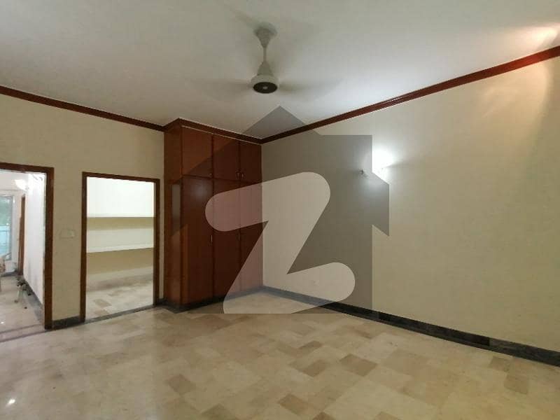 DHA 1 Kanal Facing Park Wonderful Lower With Separate Gate For Rent In Phase 4