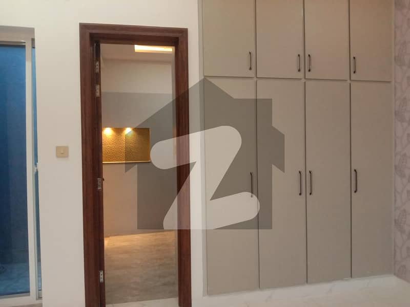 پیراڈائیز ویلی فیصل آباد میں 7 کمروں کا 2.2 کنال مکان 15 کروڑ میں برائے فروخت۔
