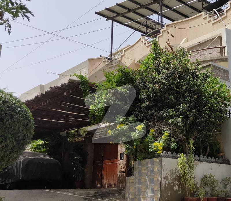 کے ڈی اے اوورسیز بنگلوز گلستانِ جوہر کراچی میں 4 کمروں کا 11 مرلہ مکان 6.5 کروڑ میں برائے فروخت۔
