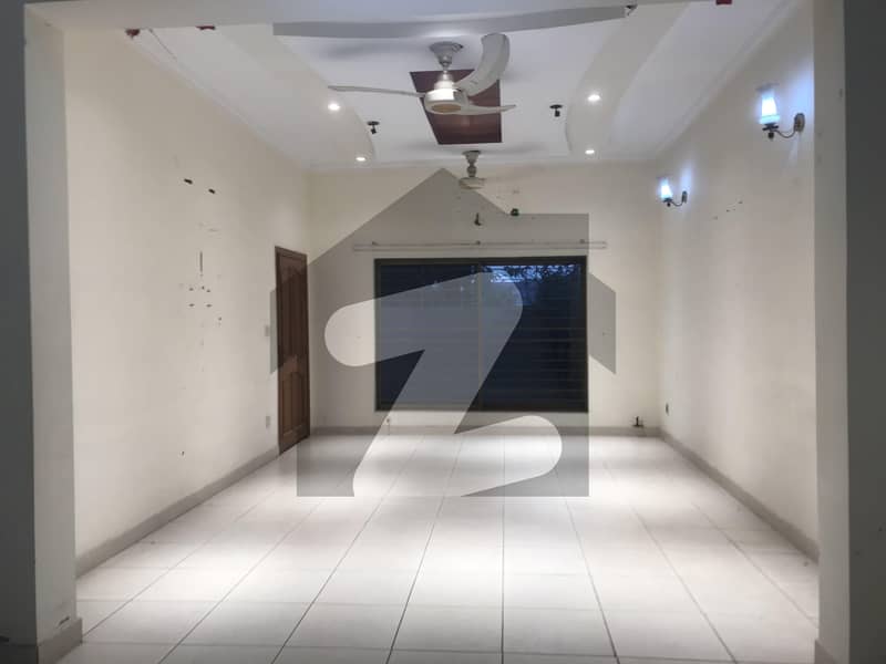 واپڈا ٹاؤن فیز 1 واپڈا ٹاؤن لاہور میں 4 کمروں کا 11 مرلہ مکان 1 لاکھ میں کرایہ پر دستیاب ہے۔