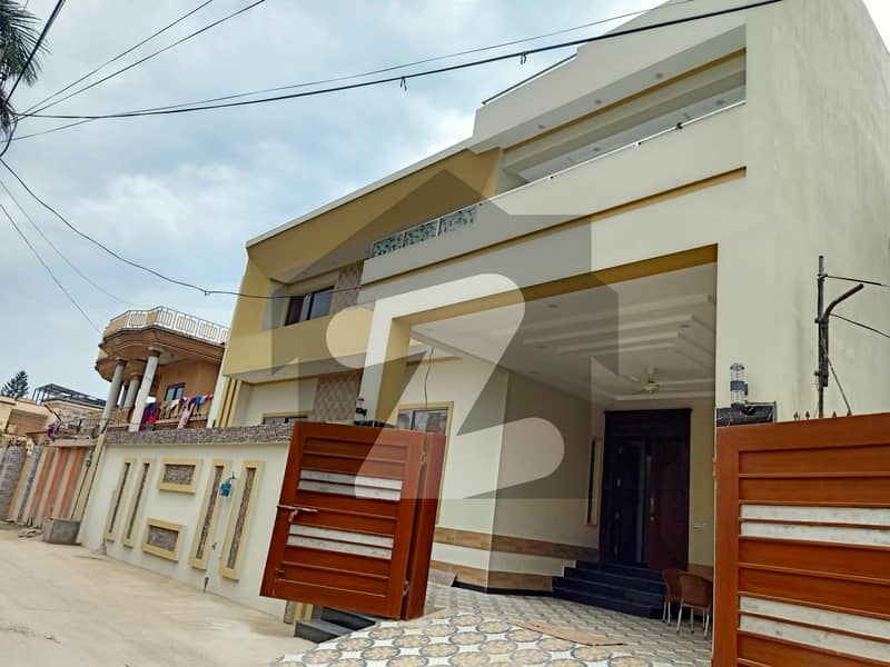 10 Marla House Ideally Situated In New Shadman Colony
