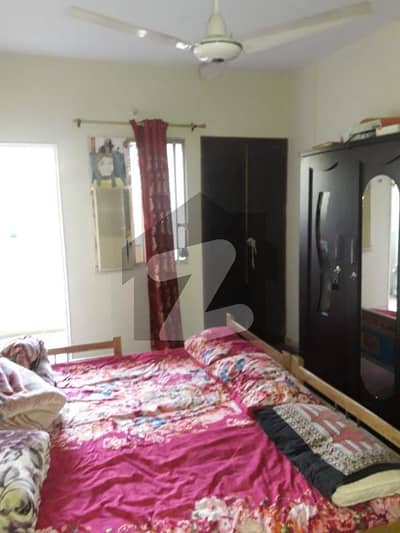 یونیورسٹی روڈ کراچی میں 2 کمروں کا 4 مرلہ فلیٹ 30 ہزار میں کرایہ پر دستیاب ہے۔