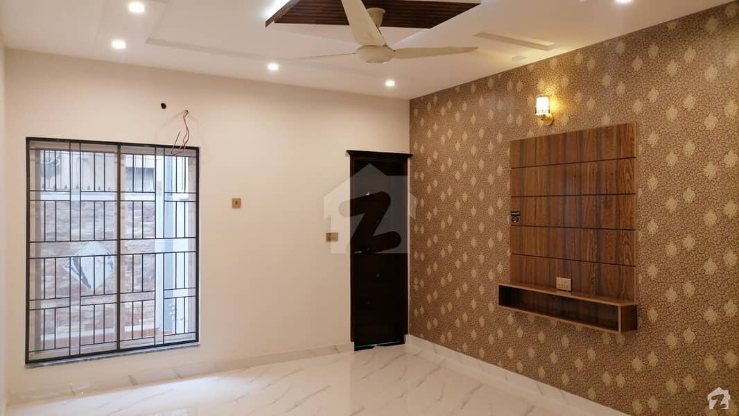 جوہر ٹاؤن فیز 1 جوہر ٹاؤن لاہور میں 5 کمروں کا 12 مرلہ مکان 4.25 کروڑ میں برائے فروخت۔