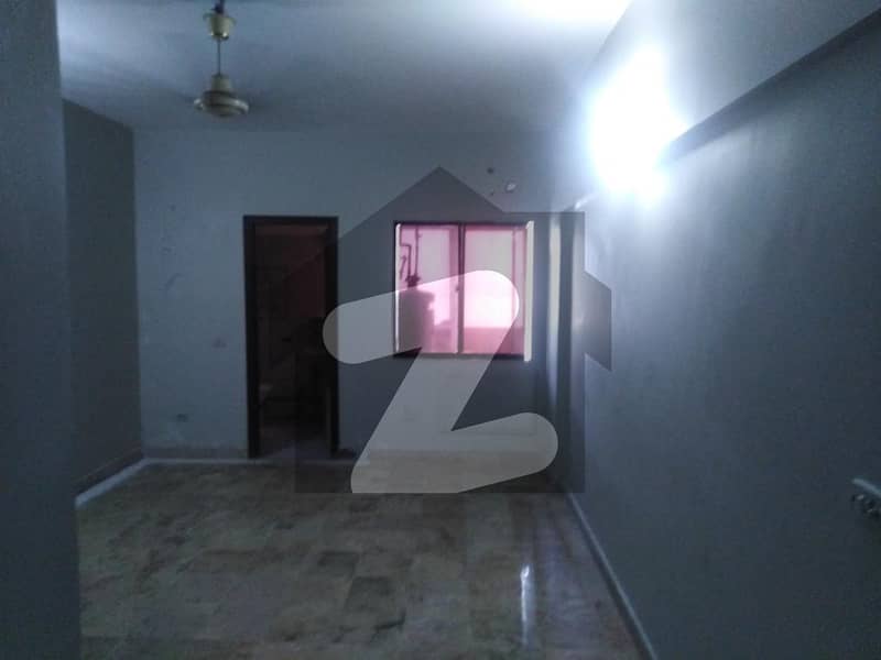 کلفٹن ۔ بلاک 8 کلفٹن کراچی میں 5 کمروں کا 1.18 کنال مکان 11 کروڑ میں برائے فروخت۔