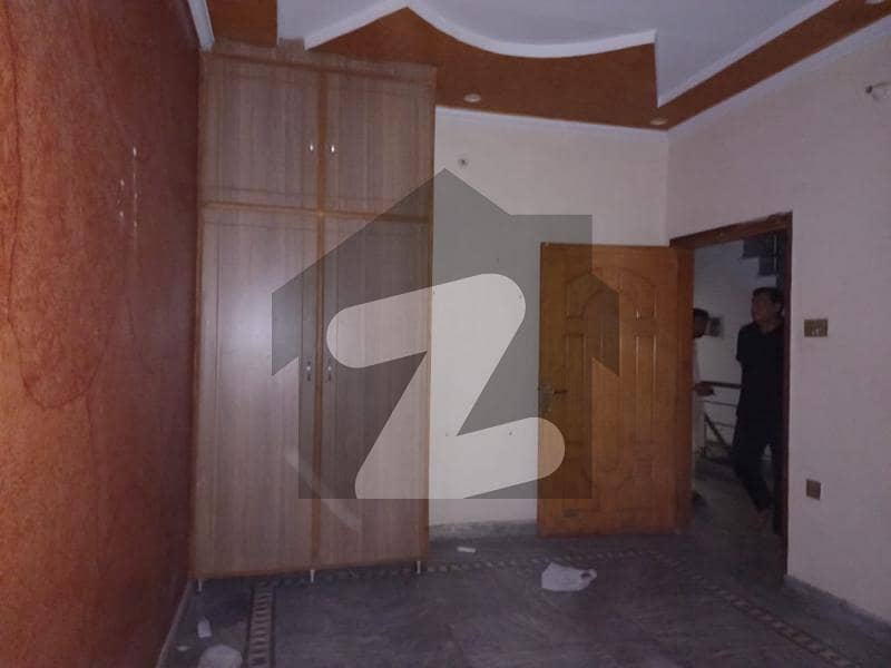 شالیمار لنک روڈ لاہور میں 3 کمروں کا 3 مرلہ مکان 35 ہزار میں کرایہ پر دستیاب ہے۔