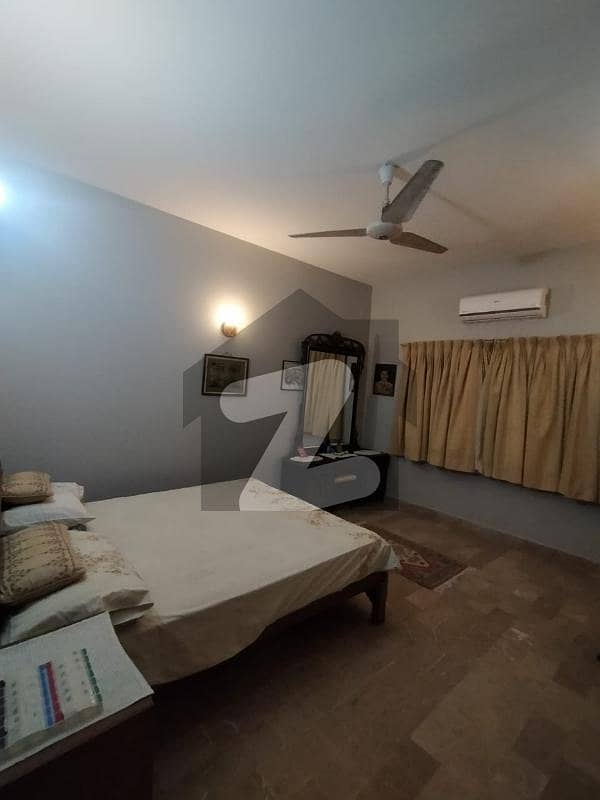 اختر کالونی جمشید ٹاؤن کراچی میں 10 کمروں کا 4 مرلہ مکان 1.05 کروڑ میں برائے فروخت۔