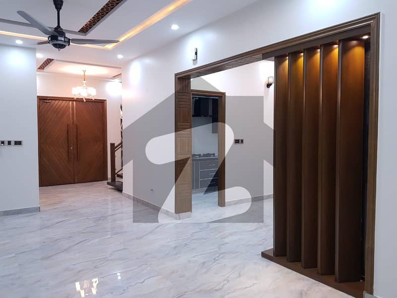 گرین ویلی سمندری روڈ فیصل آباد میں 3 کمروں کا 7 مرلہ مکان 1.7 کروڑ میں برائے فروخت۔