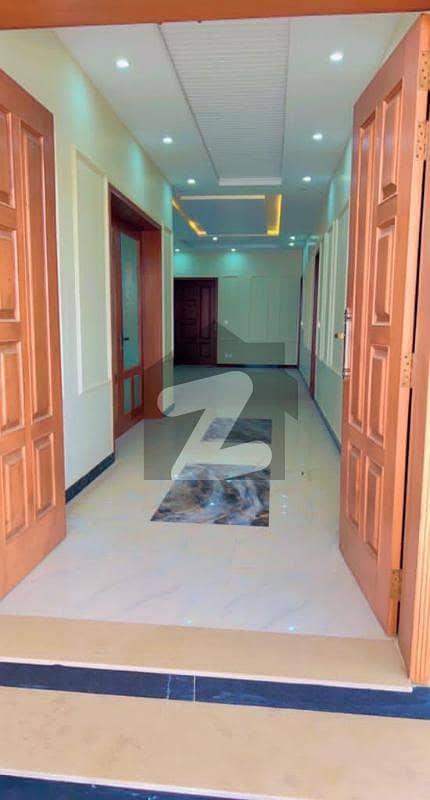 ٹاپ سٹی ۱ راولپنڈی میں 8 کمروں کا 1 کنال مکان 6 کروڑ میں برائے فروخت۔