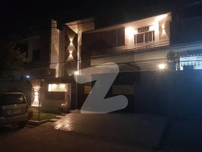 نیو شاہ شمس کالونی ملتان میں 5 کمروں کا 11 مرلہ مکان 1.85 کروڑ میں برائے فروخت۔