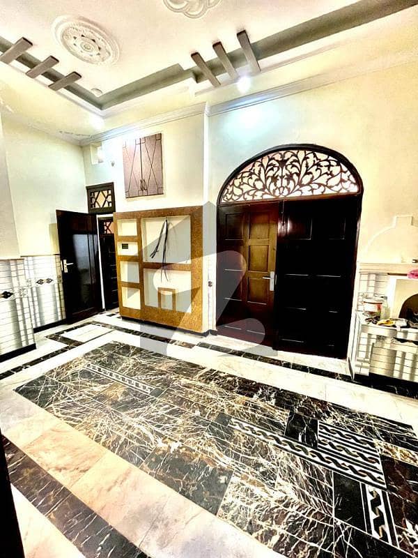یونیورسٹی ٹاؤن پشاور میں 8 کمروں کا 6 مرلہ مکان 1.9 کروڑ میں برائے فروخت۔