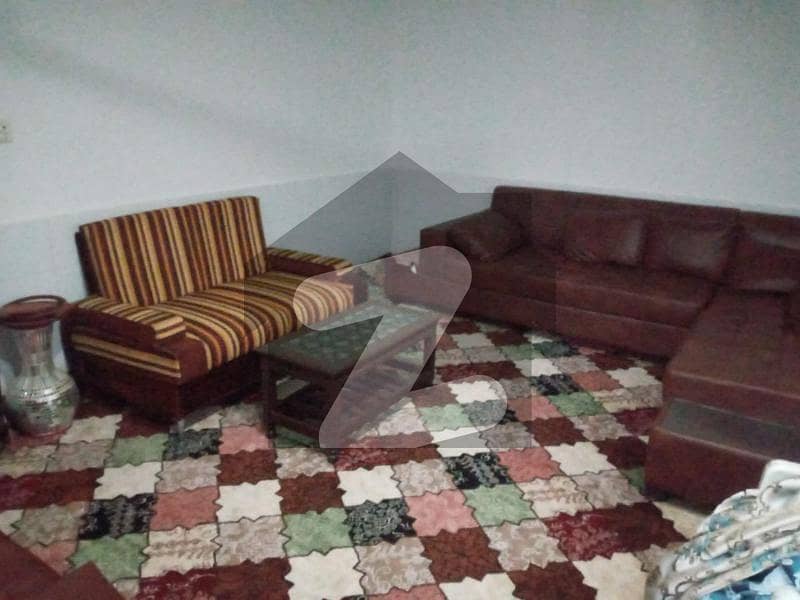 کامران چورنگی کراچی میں 8 کمروں کا 5 مرلہ مکان 1.2 کروڑ میں برائے فروخت۔