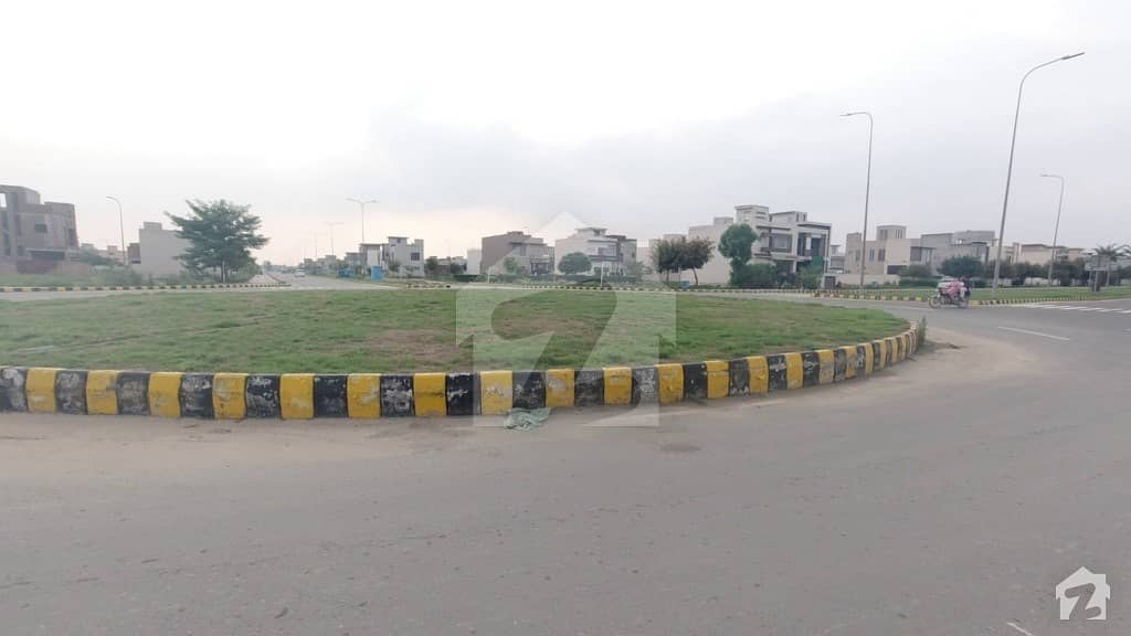 ڈی ایچ اے 9 ٹاؤن ۔ بلاک بی ڈی ایچ اے 9 ٹاؤن ڈیفنس (ڈی ایچ اے) لاہور میں 10 مرلہ رہائشی پلاٹ 2.6 کروڑ میں برائے فروخت۔