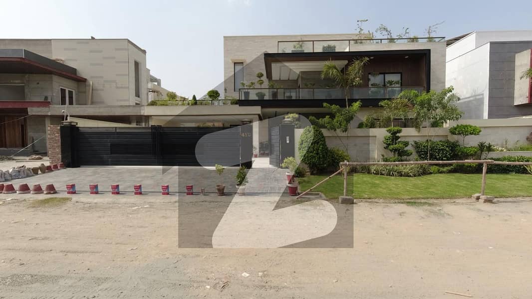 عسکری 10 عسکری لاہور میں 5 کمروں کا 2 کنال مکان 18 کروڑ میں برائے فروخت۔