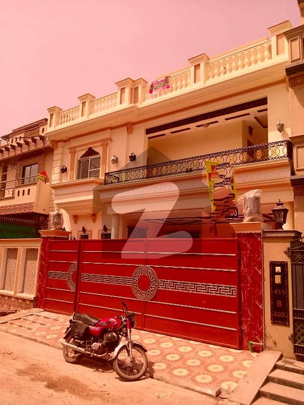 الرحمان فیز 2 - بلاک بی الرحمان گارڈن فیز 2 الرحمان گارڈن لاہور میں 7 کمروں کا 10 مرلہ مکان 2.85 کروڑ میں برائے فروخت۔