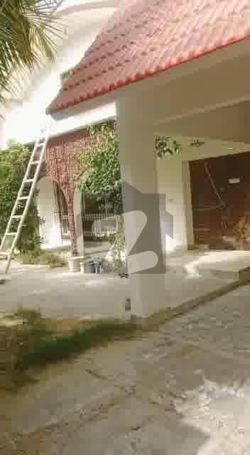 باتھ آئی لینڈ کراچی میں 7 کمروں کا 1 کنال مکان 11 کروڑ میں برائے فروخت۔