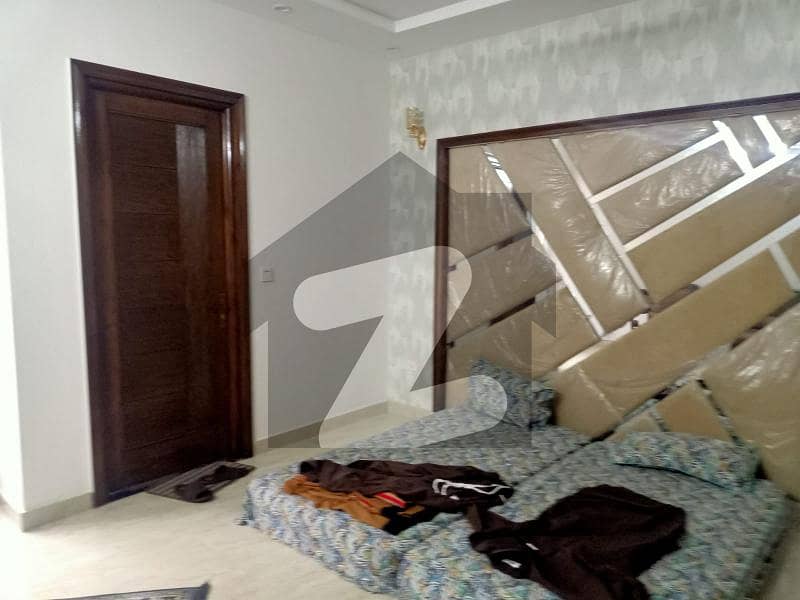 فیصل ٹاؤن لاہور میں 5 کمروں کا 10 مرلہ مکان 4.25 کروڑ میں برائے فروخت۔