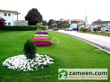 DHA Phase 3 - Commercial 8 Marla Pair Of Plots For Sale. 
