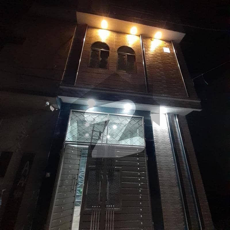 شالیمار ٹاؤن کاہنہ فیروزپور روڈ لاہور میں 3 کمروں کا 3 مرلہ مکان 70 لاکھ میں برائے فروخت۔