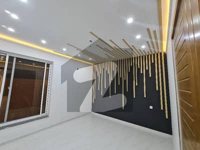 ماڈل سٹی ون کینال روڈ فیصل آباد میں 4 کمروں کا 7 مرلہ مکان 2.85 کروڑ میں برائے فروخت۔