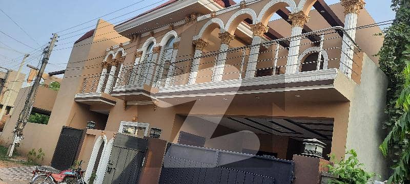 آرکیٹیکٹس انجنیئرز ہاؤسنگ سوسائٹی لاہور میں 5 کمروں کا 10 مرلہ مکان 3.5 کروڑ میں برائے فروخت۔