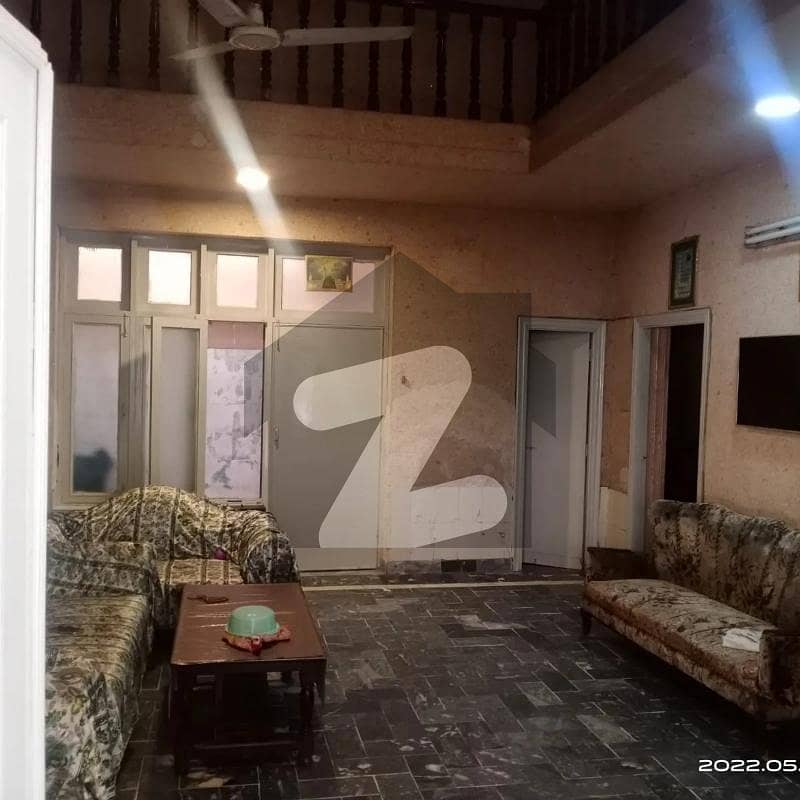حسیب شہید کالونی ستیانہ روڈ فیصل آباد میں 5 کمروں کا 12 مرلہ مکان 2.2 کروڑ میں برائے فروخت۔