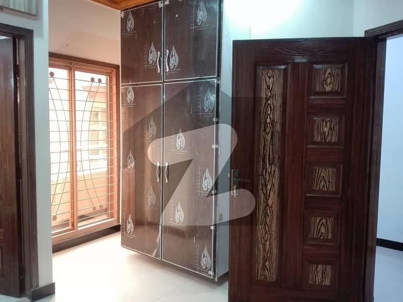 Upper Portion Spread Over 3 Marla In Clifton Colony Available